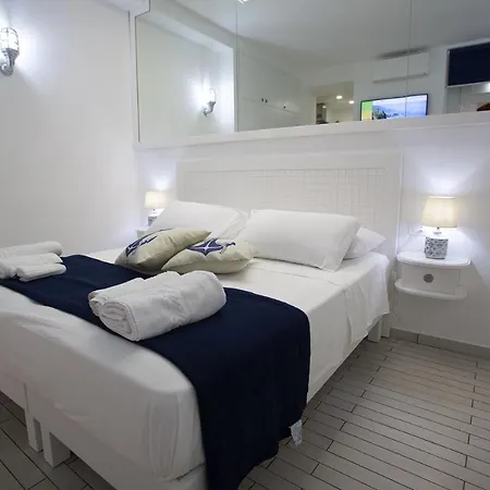 Apartmanhotel Le Tolde Del Corallone 2*